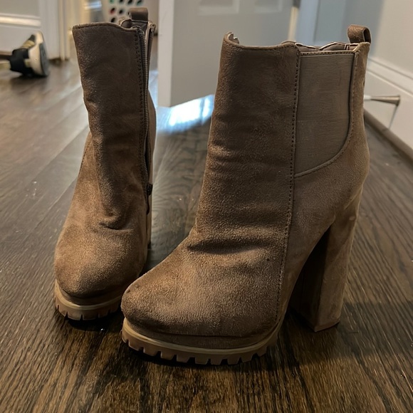 Fashion Nova Tan Booties - Picture 1 of 2